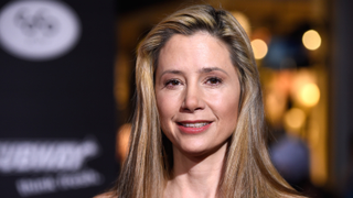 Mira Sorvino Apologizes to Dylan Farrow For Working With Woody Allen